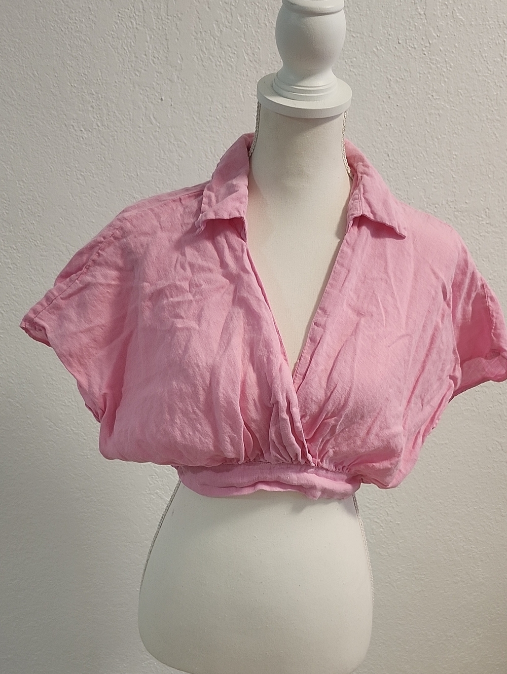Zara Pink Cropped V-Neck Short Sleeve Blouson Top